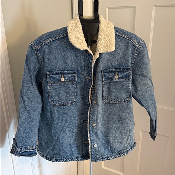 Old Navy Jackets & Blazers - Old Navy Sherpa-Lined Denim Jacket with Cream Collar size Large